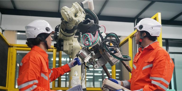 Lee más sobre el artículo La revolución de la Industria 4.0: Cómo la automatización y la robótica están transformando el sector industrial